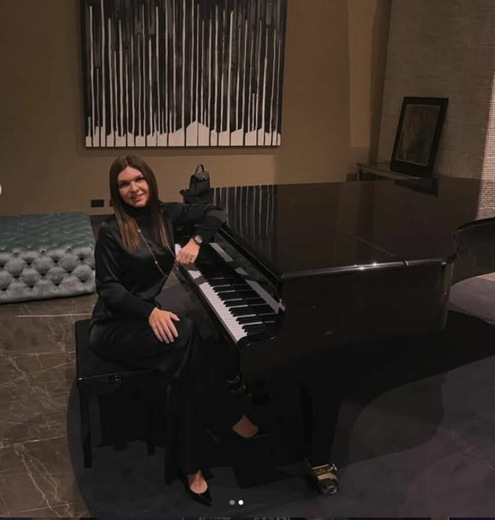 simona-halep-le-a-aratat-romanilor-cum-petrece-craciunul!-a-tras-tare-la-sala-si-apoi-s-a-infruptat-cu-pofta-din-cozonac