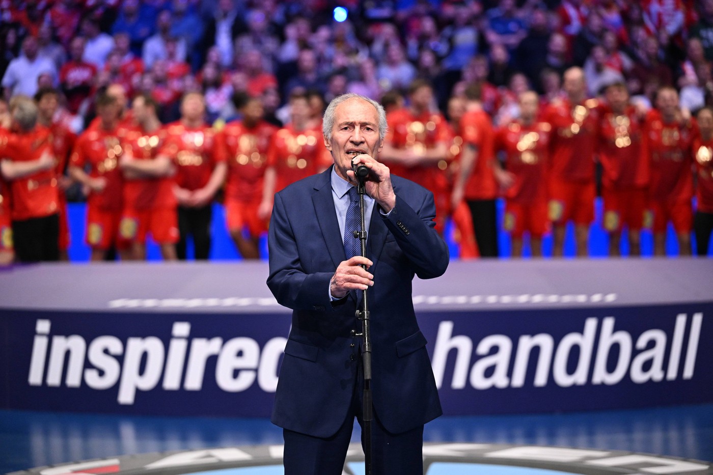 egipteanul-etern-hassan-moustafa,-varianta-sustinuta-de-romania?-la-aproape-82-de-ani,-africanul-se-bate-cu-trei-europeni-pentru-sefia-ihf,-ce-candidati-propune-tara-noastra-la-masa-bogatilor