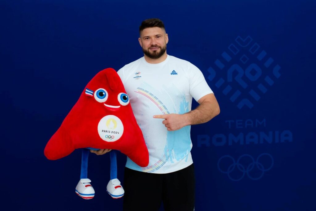 pana-in-apropiere-de-craciun-antrenorul-alin-alexuc-ii-forjeaza”-la-munte-pe-sportivii-de-la-lupte!`-pe-mine-antrenorul-ma-urmarea-cu-dacia”