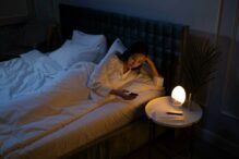 dormitul-cu-televizorul-pornit.-ce-spun-specialistii-despre-efectele-asupra-sanatatii