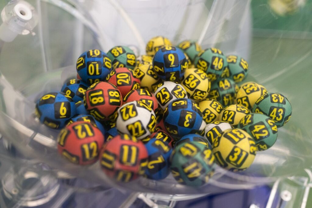 mnmnmnmntragerile-loto-speciale-de-craciun-cu-premii-suplimentare.-report-la-loto-6/49-la-categoria-i-de-peste-1,46-milioane-de-euro