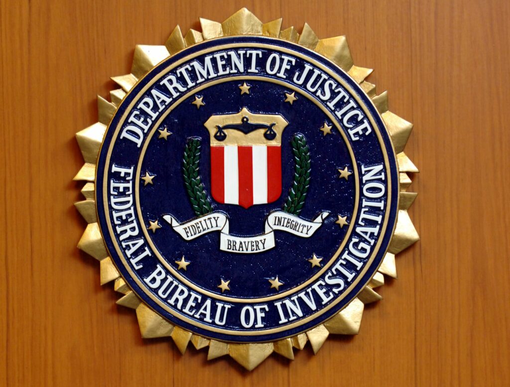 dosarele-epstein-cel-putin-16-fisiere-au-disparut-de-pe-site-ul-departamentului-justitiei-din-sua,-la-o-zi-dupa-ce-au-fost-publicate.-printre-ele,-o-fotografie-cu-trump