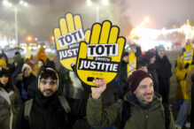 protest-la-cotroceni-in-ziua-consultarilor-pe-justitie.-declic-anunta-protestul-colind:-colindam,-justitia-sa-reparam!