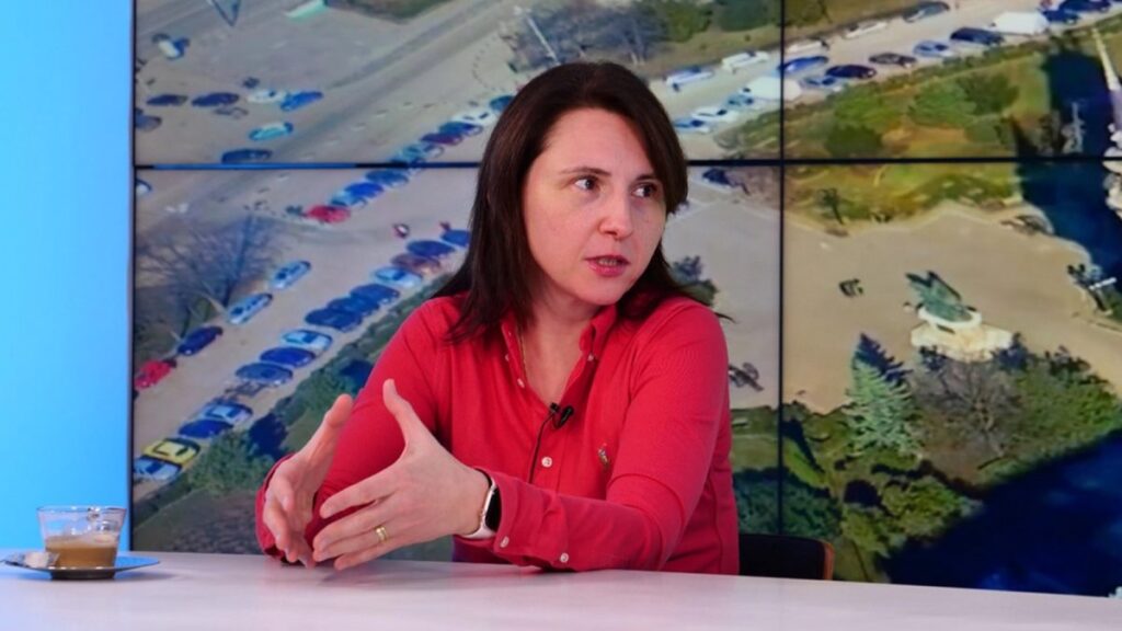 in-ce-conditii-se-pot-realiza-implanturi-dentare-pacientilor-cu-osteoporoza-dr.-eliza-dragan:-nu-trebuie-sa-iti-alegi-medicul-in-functie-de-cost