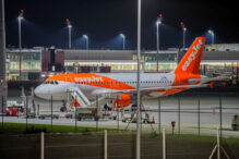 incident-socant-pe-un-zbor-easyjet:-o-familie-ar-fi-incercat-sa-transporte-cadavrul-bunicii,-pretinzand-ca-doarme