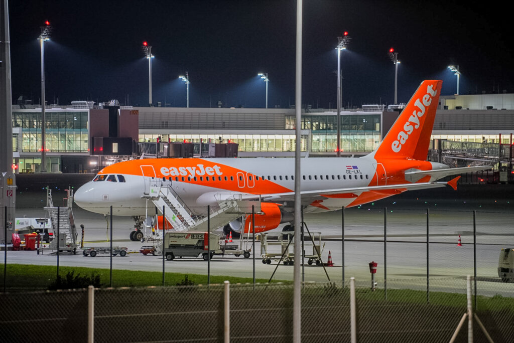 incident-socant-pe-un-zbor-easyjet:-o-familie-ar-fi-incercat-sa-transporte-cadavrul-bunicii,-pretinzand-ca-doarme