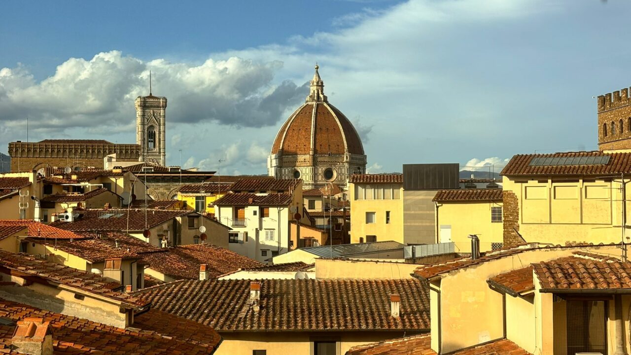de-ce-sa-vizitezi-florenta-in-perioada-craciunului:-de-la-domul-santa-maria-si-muzeele-de-arta-la-cofetariile-si-restaurantele-cu-meniuri-toscane