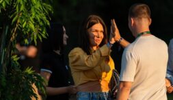 simona-halep,-ce-aparitie-de-craciun,-cu-abdomenul-la-vedere!