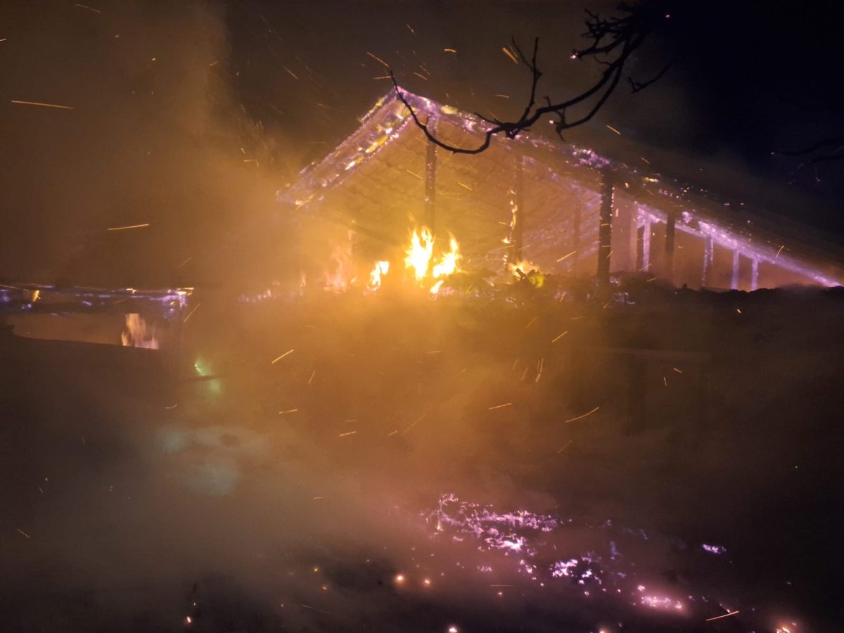 incendiu-la-o-casa-din-vulturi!-pompierii-au-intervenit-cu-trei-autospeciale