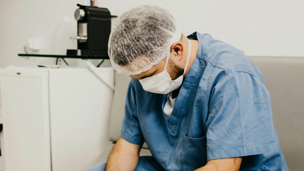 cand-ospatul-duce-la-spital-medic-chirurg:-colecistul-primeste-rapid-nota-de-plata.-credeti-ma-pe-cuvant,-va-durea-tare