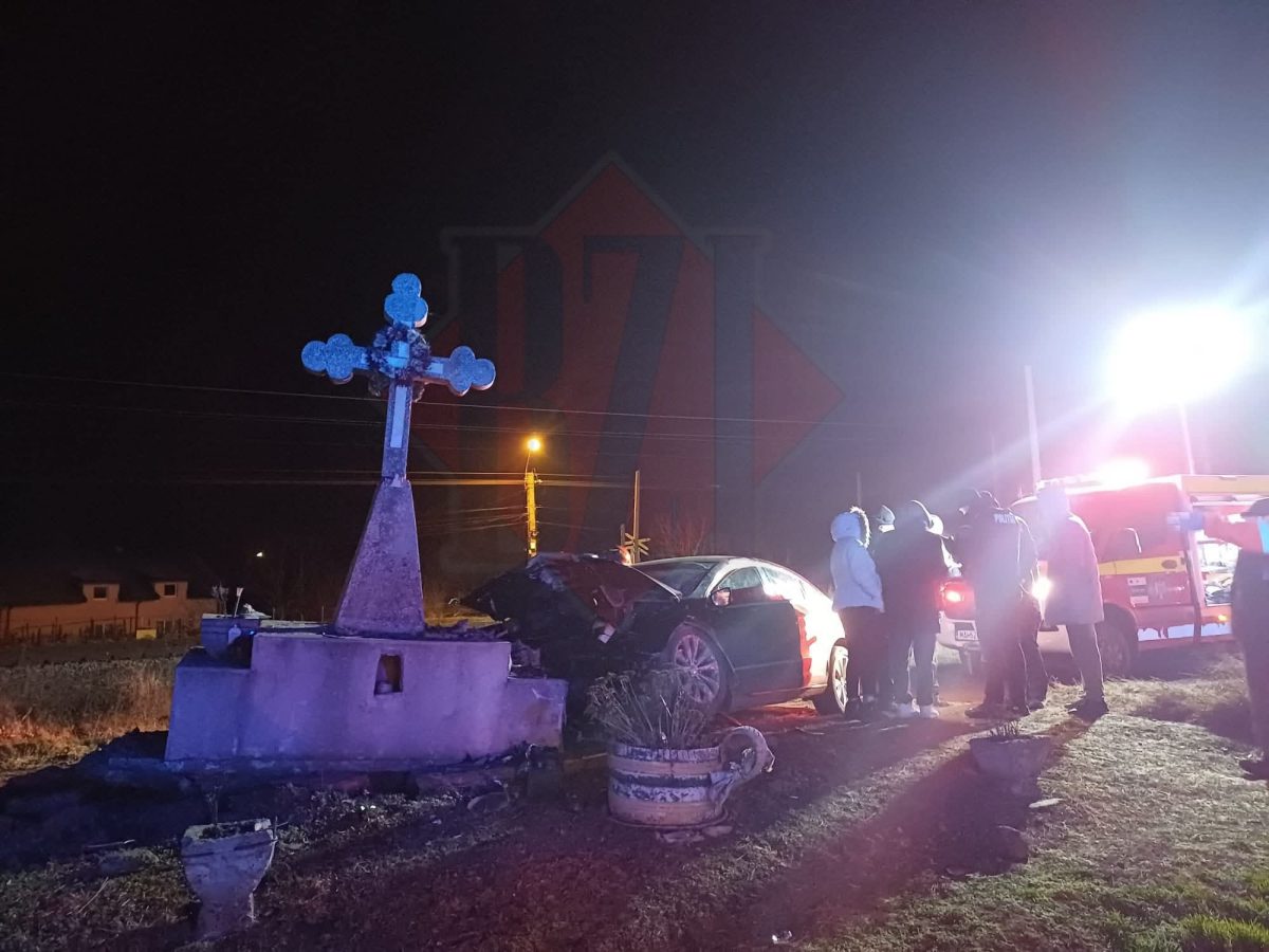 accident-rutier-in-localitatea-budai!-doua-persoane-ranite-dupa-ce-un-autoturism-a-intrat-intr-un-monument
