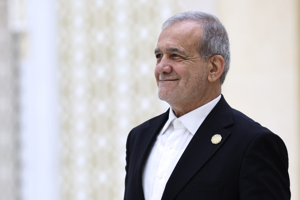 presedintele-iranului-spune-ca-tara-sa-se-afla-intr-un-razboi-total-cu-sua,-israel-si-europa