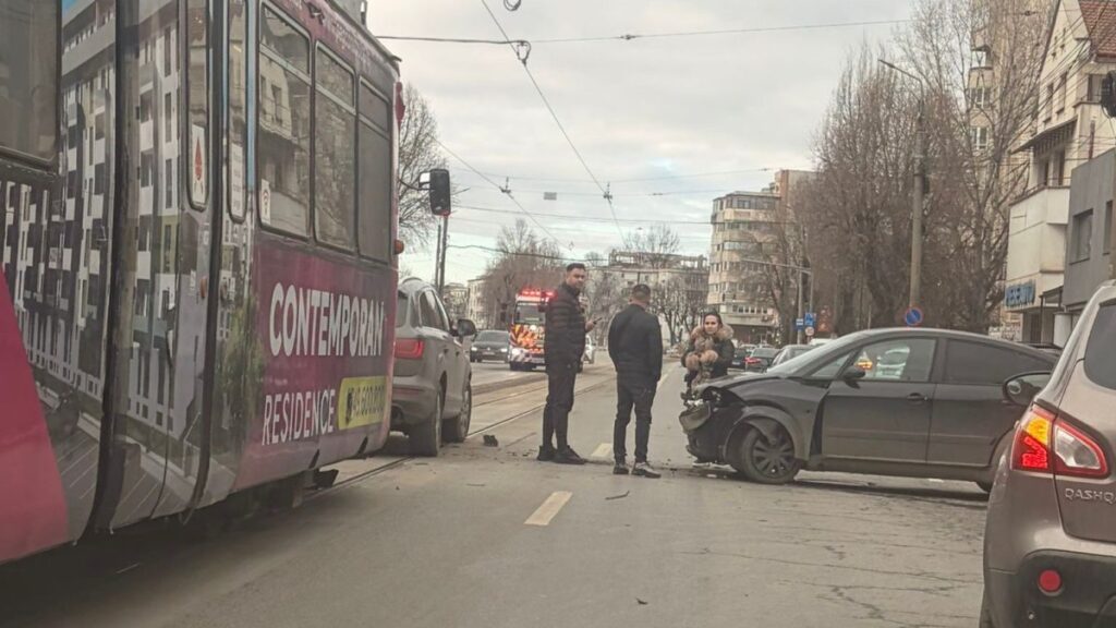 accident-rutier-la-iasi!-doua-autoturisme-s-au-ciocnit-in-canta