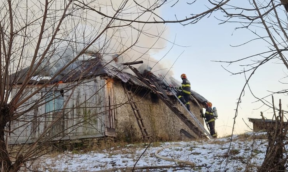 incendiu-in-judetul-iasi!-o-casa-a-fost-cuprinsa-de-flacari