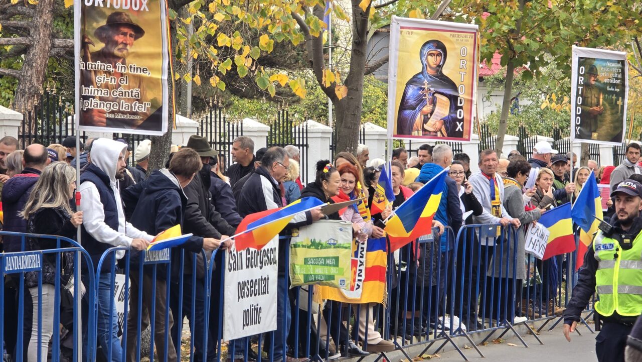 coalitia-pentru-apararea-statului-de-drept-a-contestat-in-contecios-administrativ-comitetul-lui-bolojan,-pe-justitie