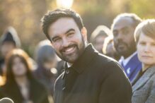 zohran-mamdani-preia-mandatul-de-primar-al-new-yorkului-intr-o-ceremonie-simbolica-in-metrou