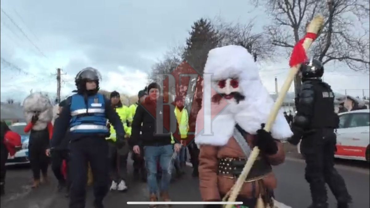 mascatii-de-la-ruginoasa-s-au-luat-la-bataie-cu-fortele-de-ordine!-jandarmii-au-intervenit-cu-gaze-lacrimogene-pentru-a-opri-totul-–-update