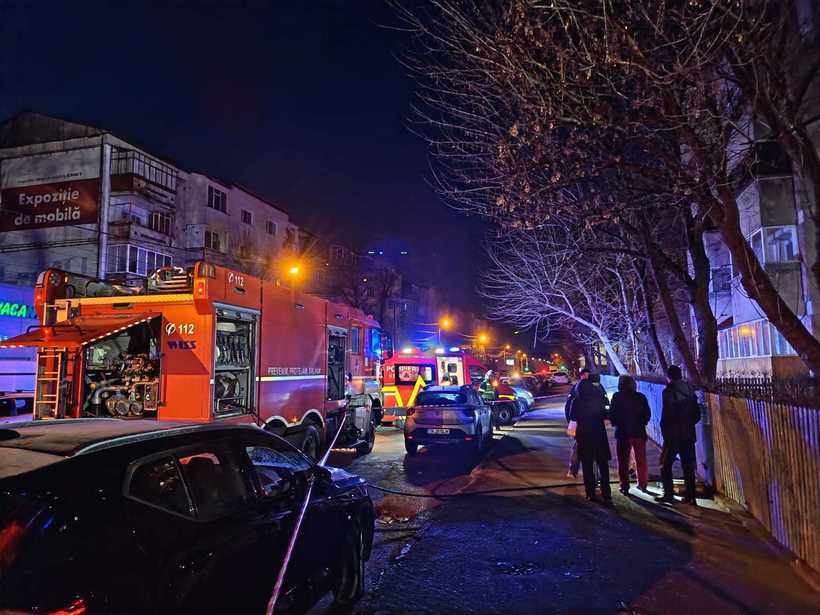 incendiu-cu-mare-degajare-de-fum-intr-un-bloc-din-alexandria,-in-noaptea-de-revelion