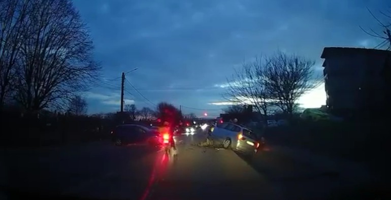 iata-momentul-producerii-accidentului-rutier-din-capat-cug.-mai-multe-victime,-dupa-ce-doua-autoturisme-au-intrat-in-coliziune