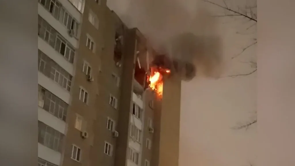 razboi-in-ucraina,-ziua-1412.-lovituri-de-drone-asupra-mai-multor-instalatii-petroliere-ruse-si-cladiri-rezidentiale