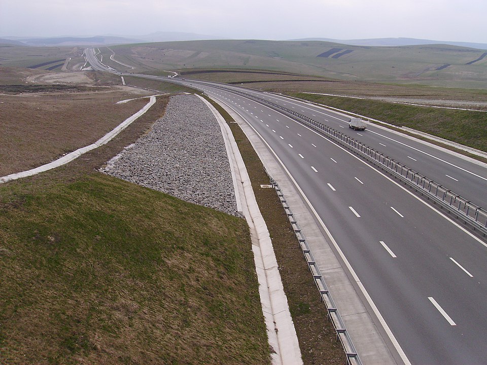 autostrada-care-leaga-romania-de-ungaria,-denumita-miracol-de-presa-maghiara:-s-a-intamplat-ceea-ce-era-asteptat-de-la-trianon-incoace