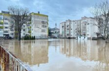 ploi-torentiale-si-vijelii-in-bulgaria:-peste-100-l/mp-in-sud,-inundatii-si-localitati-izolate