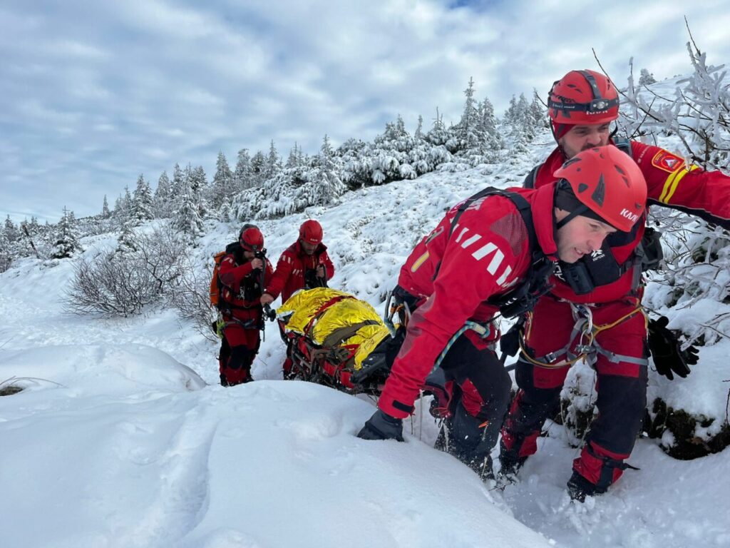 avalansa-de-apeluri-la-salvamont-in-ultimele-24-de-ore.-72-de-persoane-salvate,-24-transportate-la-spital
