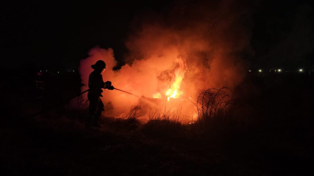 incendiu-la-un-autoturism-in-municipiul-iasi!-pompierii-au-intervenit-rapid