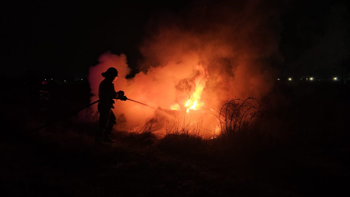 incendiu-la-un-autoturism-in-municipiul-iasi!-pompierii-au-intervenit-rapid