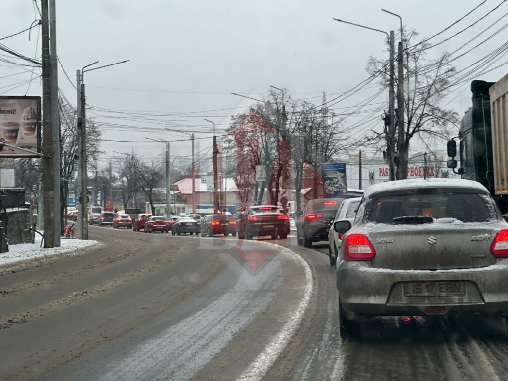 haos-in-iasi-in-prima-zi-de-scoala-si-munca-dupa-vacanta!-elevii-au-revenit-la-cursuri,-bugetarii-la-birouri,-iar-orasul-a-fost-blocat-de-trafic-si-ninsoare
