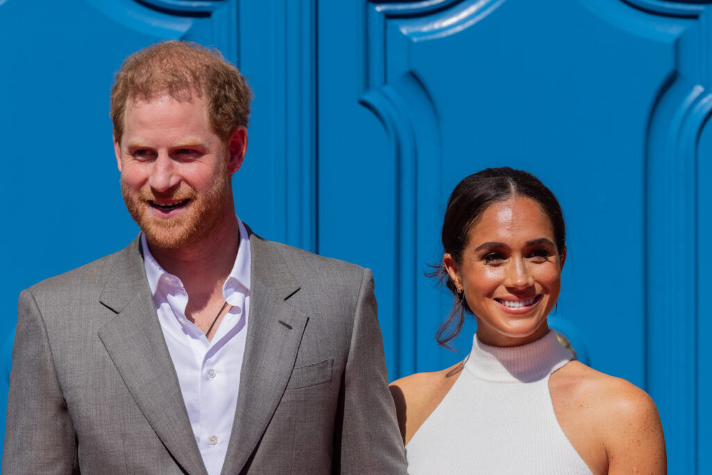 meghan-markle,-avertizata-sa-nu-se-intoarca-in-marea-britanie-alaturi-de-printul-harry