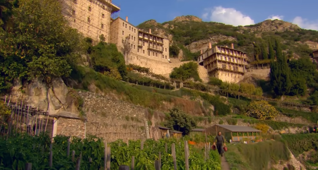 un-val-mare-de-credinciosi-romani-a-inundat-muntele-athos-de-craciun.-numar-record-de-vizitatori-in-2025