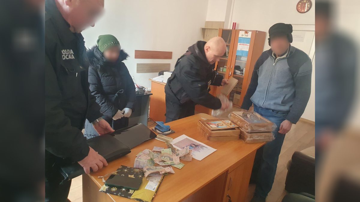 un-barbat-din-ucraina-si-o-femeie-din-republica-moldova-au-fost-prinsi-de-politisti-in-timp-ce-cerseau-pe-strazile-din-iasi.-in-doar-cateva-ore-au-strans-cate-300-de-lei