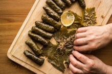 cum-sa-pregatesti-dolmades,-cele-mai-gustoase-sarmale-grecesti.-ingredientele-simple-care-ofera-un-gust-autentic