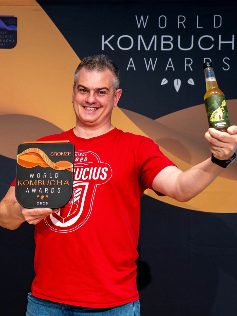 medic-din-targu-mures,-afacere-de-succes-cu-kombucha,-o-bautura-din-ceai-verde-fermentat.-a-obtinut-deja-si-o-medalie-internationala