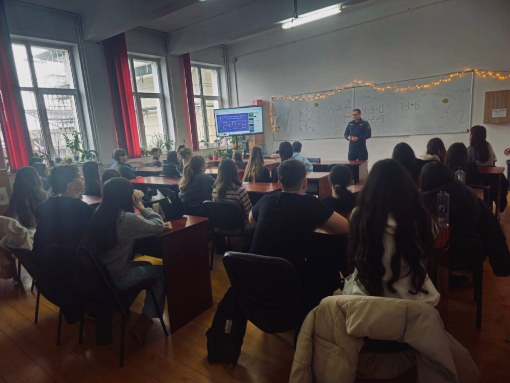 educatie-si-preventie-in-scoli!-politistii-ieseni,-in-dialog-direct-cu-elevii-despre-violenta-si-droguri