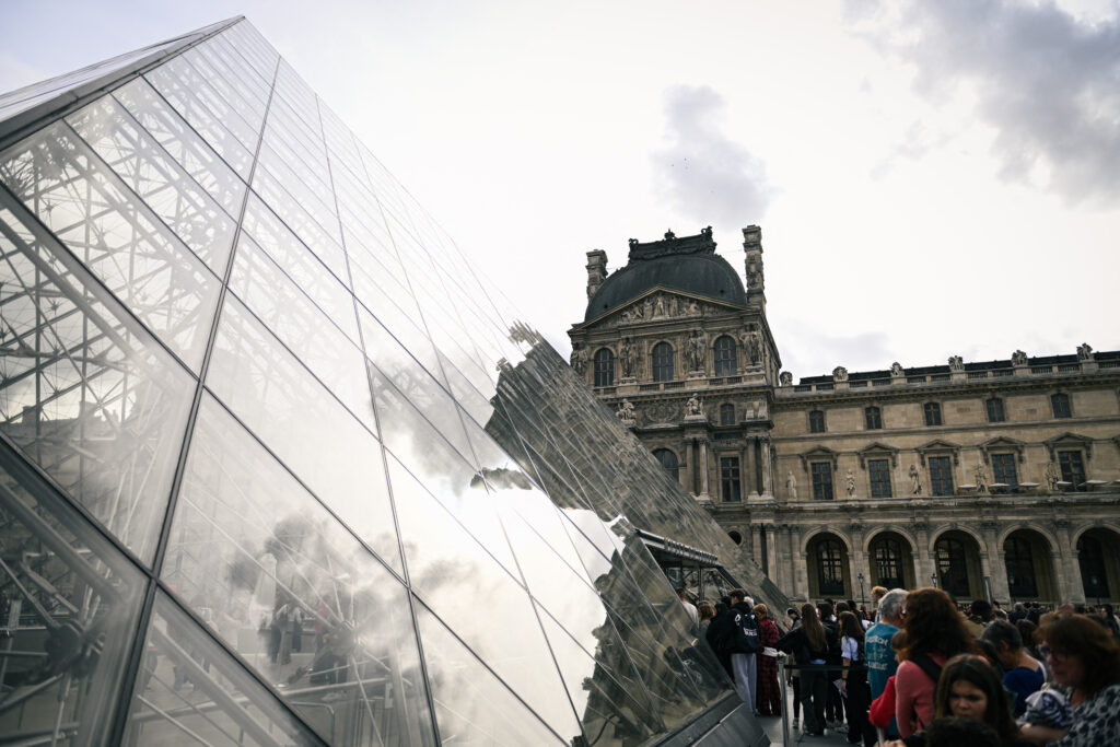 franta-introduce-o-taxa-pe-luvru-si-versailles.-biletele,-mai-scumpe-pentru-turistii-din-afara-europei