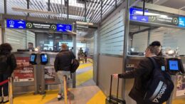 aeroportul-international-din-iasi-a-introdus-controlul-digital-la-frontiera!-noul-sistem-inlocuieste-vechea-stampila-de-pe-pasaport
