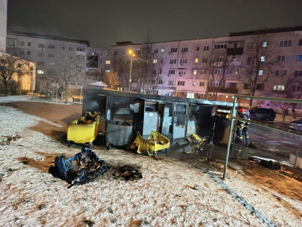 incendiu-de-deseuri-menajere-in-municipiul-iasi,-strada-vitejilor.-pompierii-intervin-de-urgenta