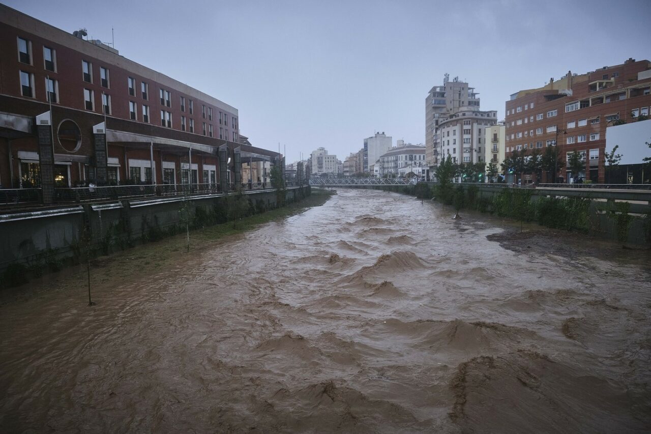spaniolii-se-razbuna-pe-aducatorii-de-vesti-rele.-meteorologii-din-spania-sunt-pusi-la-zid-pe-x-pentru-ca-prognozeaza-prapadul-climatic