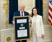centrul-nobel-pentru-pace,-reactie-in-ziua-in-care-donald-trump-a-primit-medalia-nobel-de-la-maria-corina-machado