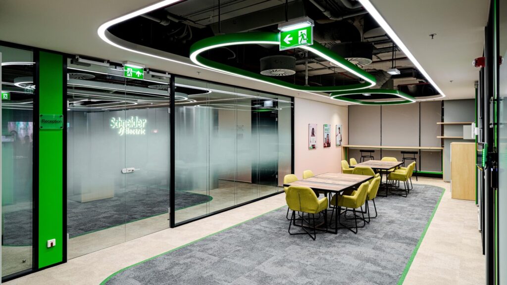 am-vizitat-noul-sediu-schneider-electric-din-bucuresti.-cum-arata,-in-practica,-o-cladire-smart-si-eficienta