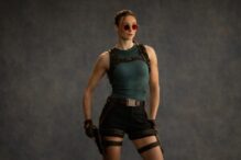 lara-croft-are-un-nou-chip:-sophie-turner-din-game-of-thrones,-protagonista-noului-serial-tomb-raider-de-la-prime-video