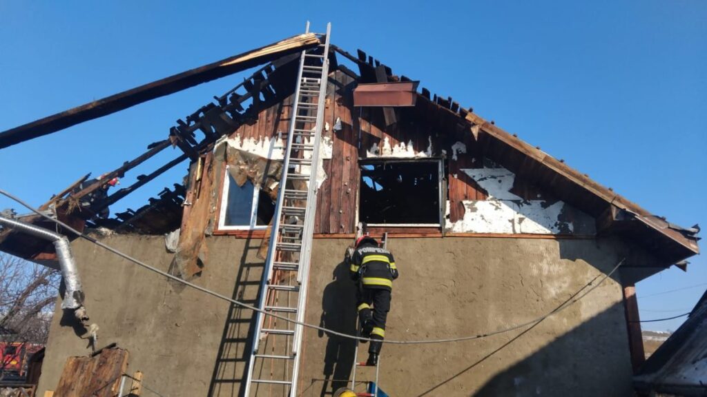 incendiu-la-o-casa-in-comuna-cristesti.-pompierii-au-intervenit-–-update