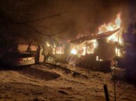 incendiu-puternic-la-o-casa-din-rediu!-flacarile-au-distrus-locuinta-si-s-au-extins-la-o-casa-vecina