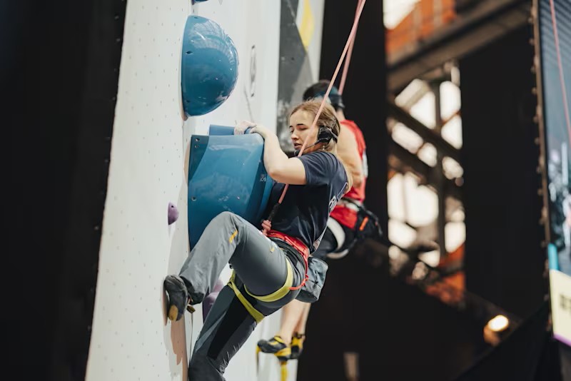 povestea-adrianei-tofan-si-de-unde-vine-pasiunea-ei-pentru-escalada!-insumat-am-o-medie-de-13-15-ore-de-munca-pe-saptamana