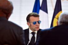 ochelarii-de-soare-ai-lui-emmanuel-macron-de-la-davos-au-declansat-un-val-de-reactii-online.-cat-au-costat