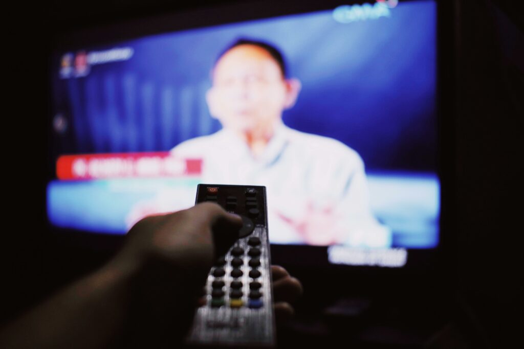 persoanele-cu-dependenta-de-binge-watching-sunt-mai-predispuse-la-singuratate,-potrivit-unui-studiu