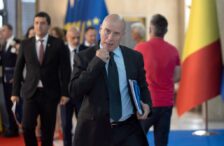 se-cere-demiterea-lui-andras-demeter.-insultele-si-batjocura-ministrului-la-adresa-oamenilor-de-cultura-din-romania,-intr-o-inregistrare-audio