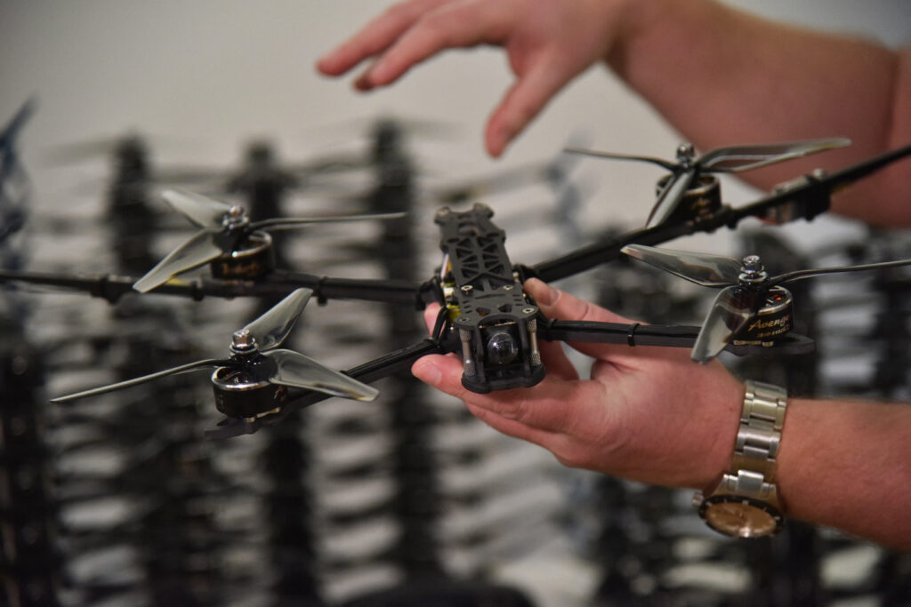 franta-comanda-pentru-prima-data-drone-kamikaze-cu-raza-lunga-de-actiune